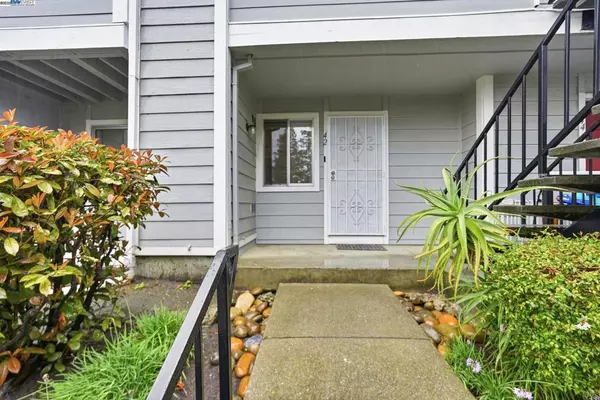 Hayward, CA 94544,655 River Oak Way #42