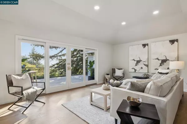 Orinda, CA 94563,11 Los Dedos Rd