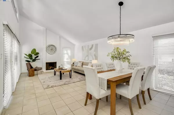 Alameda, CA 94502,3201 Fiji Lane