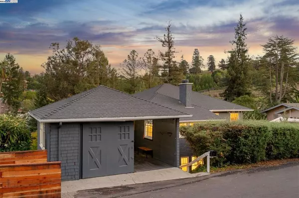 Oakland, CA 94618,5811 Romany