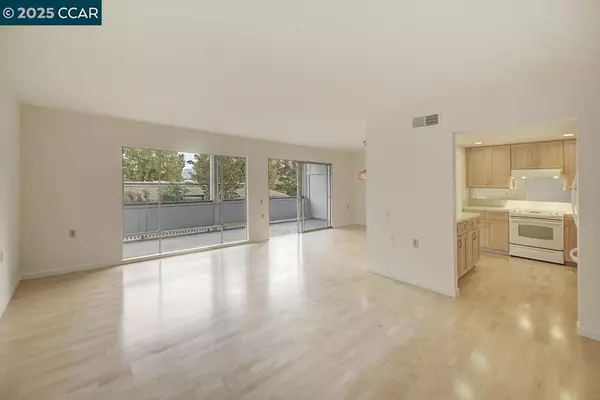 Walnut Creek, CA 94595,3033 Golden Rain Rd #4