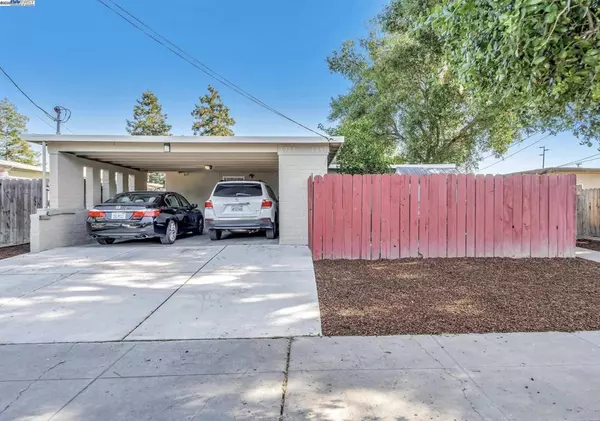 1385 Lambaren Ave, Livermore, CA 94551