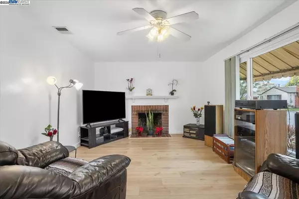 San Leandro, CA 94579,15106 Edgemoor St