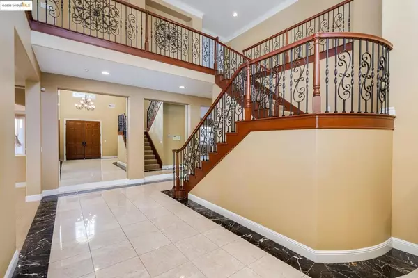 Hayward, CA 94542,30 Arundel Dr