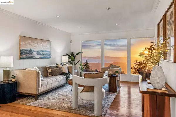 Berkeley, CA 94708,946 Creston Rd