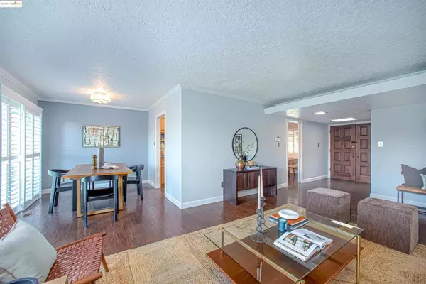 Sacramento, CA 95831,7036 13Th St