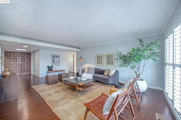 Sacramento, CA 95831,7036 13Th St