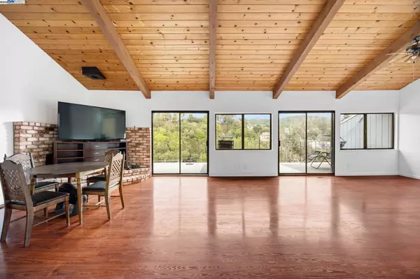 Oakland, CA 94605,3660 Oak Knoll Blvd