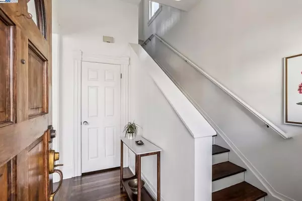 Alameda, CA 94501,1834 San Antonio Ave