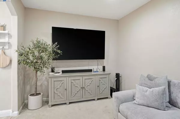 Manteca, CA 95337,1588 Hearthsong Dr