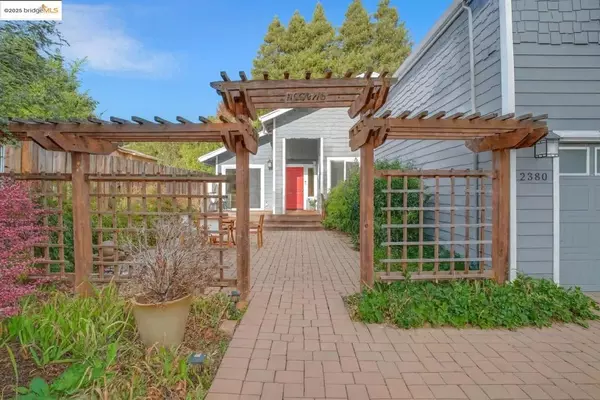 2380 Martinez Ct, Pinole, CA 94564