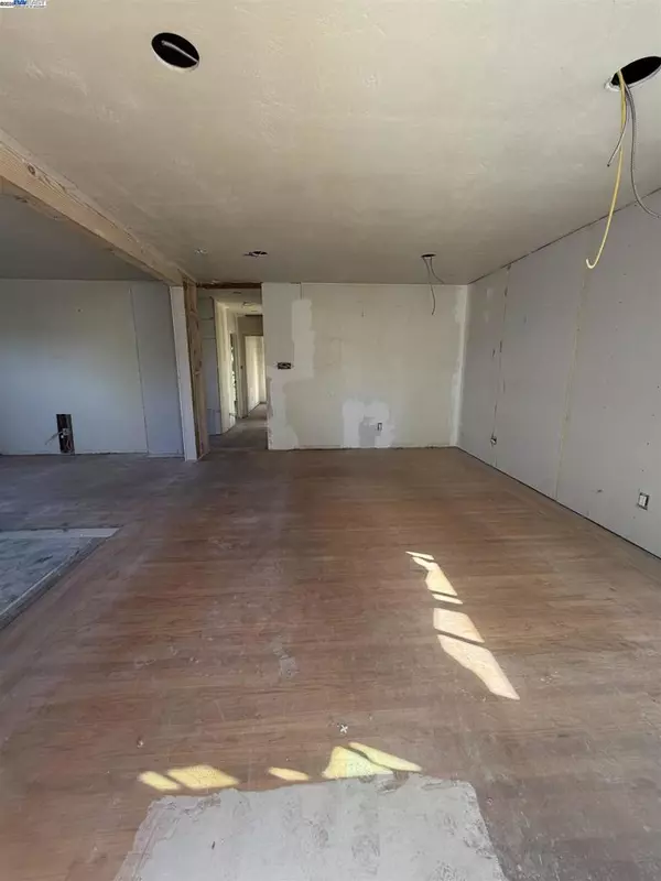 Hayward, CA 94544,26330 Hickory Ave