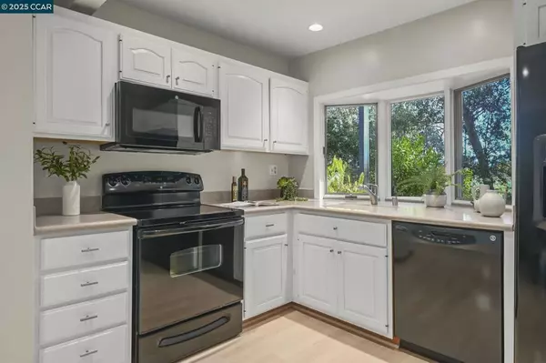 Martinez, CA 94553,1566 Ashwood Dr