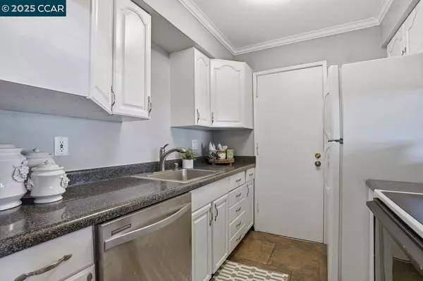 Concord, CA 94518,1013 Mohr Ln #2