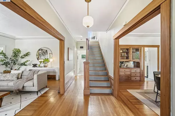 Oakland, CA 94610,905 Alma Pl