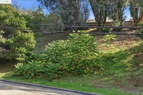 Oakland, CA 94605,9670 Mountain Blvd