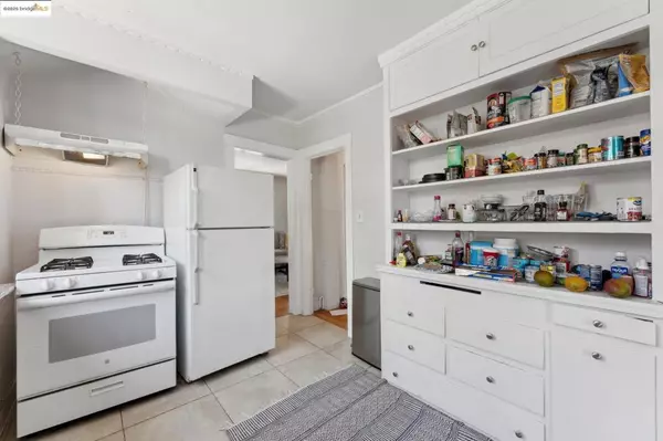 Oakland, CA 94610,2823 11Th Ave #B