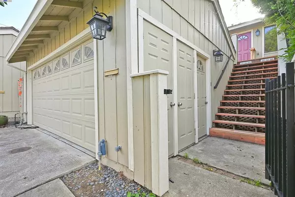 Martinez, CA 94553,405 Thistle Cir