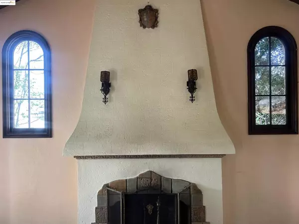 Oakland, CA 94618,6000 N Rockridge Blvd