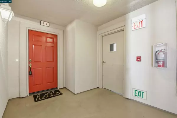 Walnut Creek, CA 94595,5913 Horsemans Canyon #1C