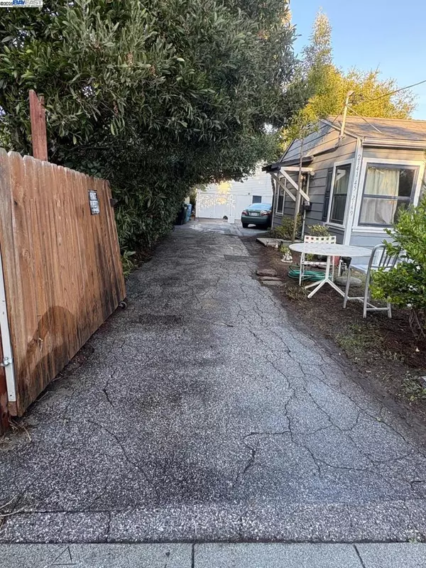 Palo Alto, CA 94306,2145 COLUMBIA St