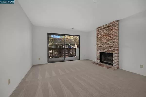 Concord, CA 94518,2055 Sierra Rd #82