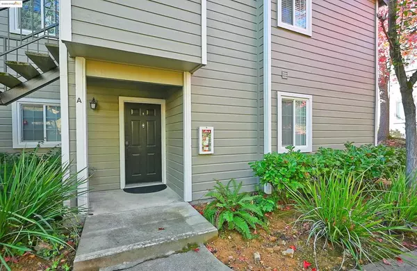 Oakland, CA 94605,550 Canyon Oaks Dr #A