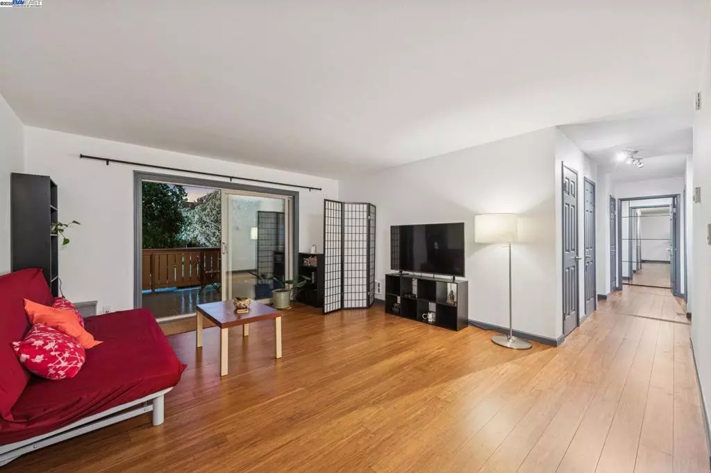 Alameda, CA 94501,1321 Webster St #D116