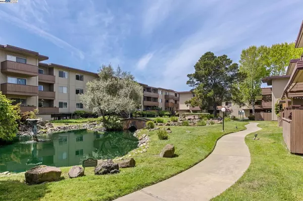 Alameda, CA 94501,1321 Webster St #D116