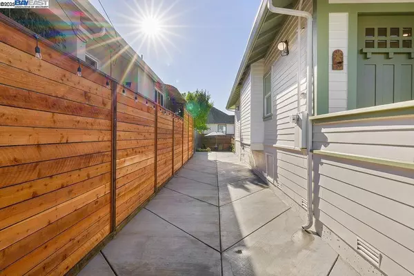 Oakland, CA 94621,5605 E 16Th St