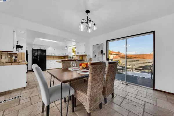 Castro Valley, CA 94546,1933 Riverbank