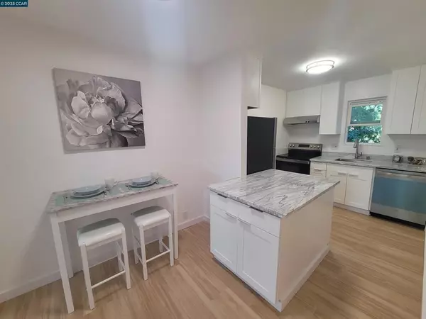 Pleasant Hill, CA 94523,375 Camelback Rd #23