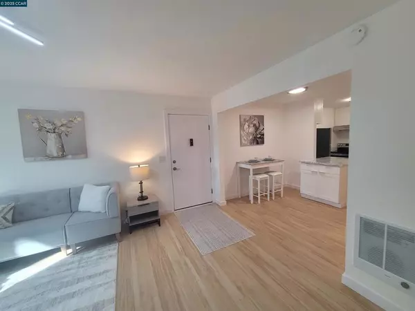 Pleasant Hill, CA 94523,375 Camelback Rd #23