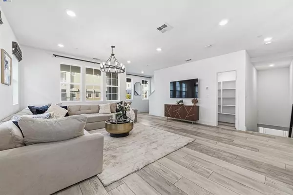 Newark, CA 94560,9412 Ocean Park Way