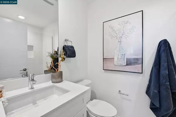 Oakland, CA 94607,967 24Th St