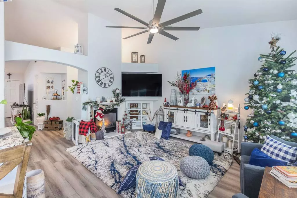 Manteca, CA 95336,715 Bobcat Ln