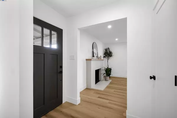 Castro Valley, CA 94546,20255 Yeandle Ave