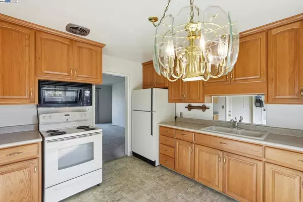 San Leandro, CA 94579,15329 Edgemoor St