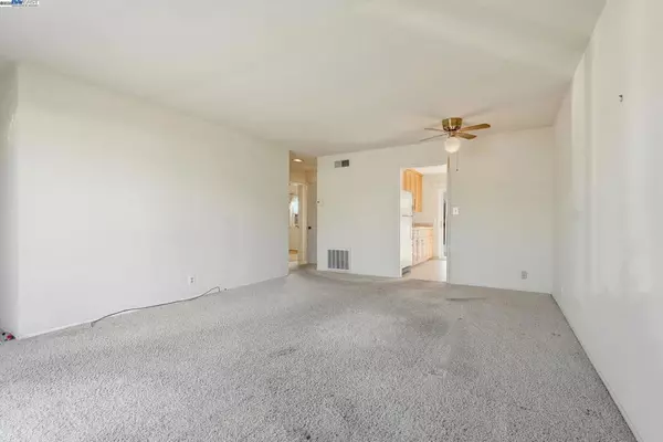 San Leandro, CA 94579,15329 Edgemoor St