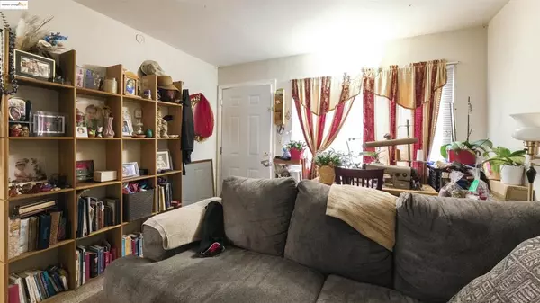 Oakland, CA 94606,2120 E 22nd St