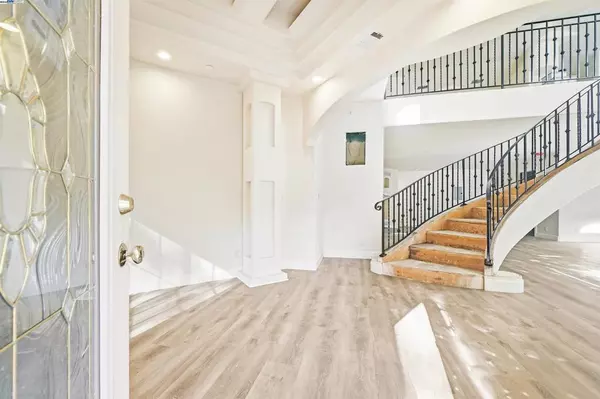 Castro Valley, CA 94552,36215 Palomares Rd