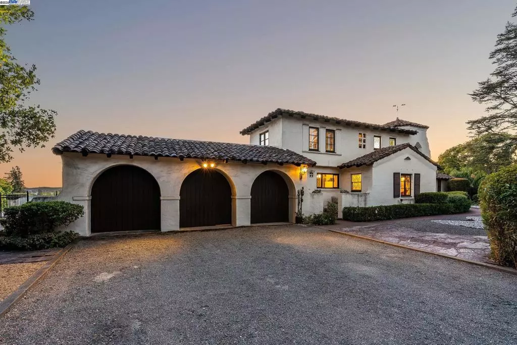 Hayward, CA 94541,921 Warren Street