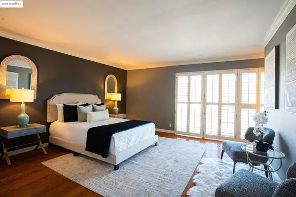 Oakland, CA 94605,8071 Phaeton