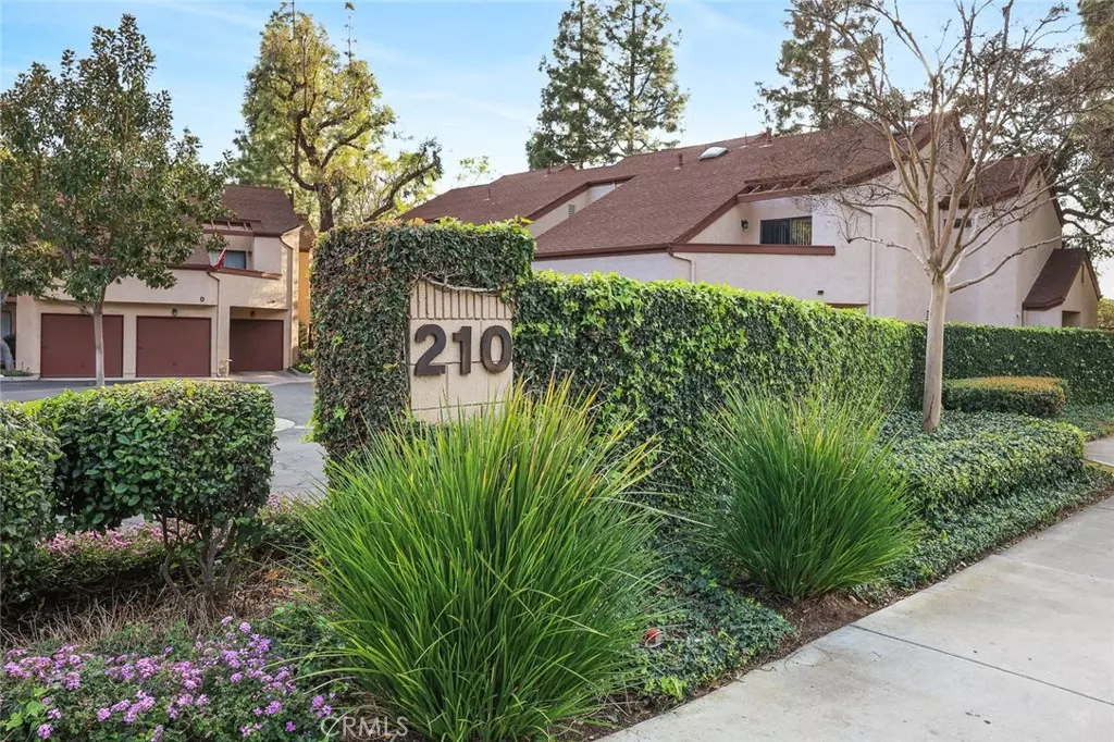 Monrovia, CA 91016,210 E Walnut AVE #F