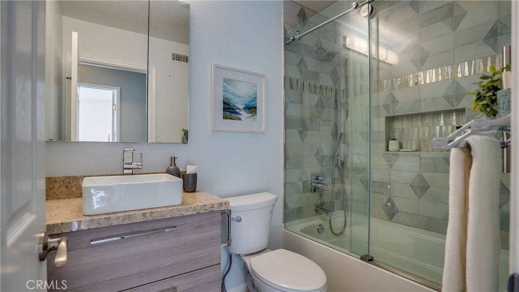 Azusa, CA 91702,543 W Point O Woods