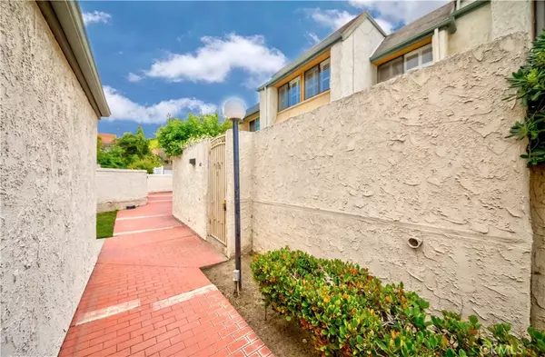 Monterey Park, CA 91754,118 Casuda Canyon DR #C