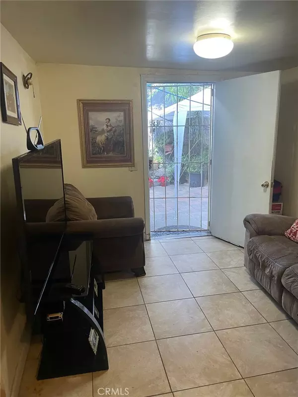 El Monte, CA 91731,11359 Medina CT