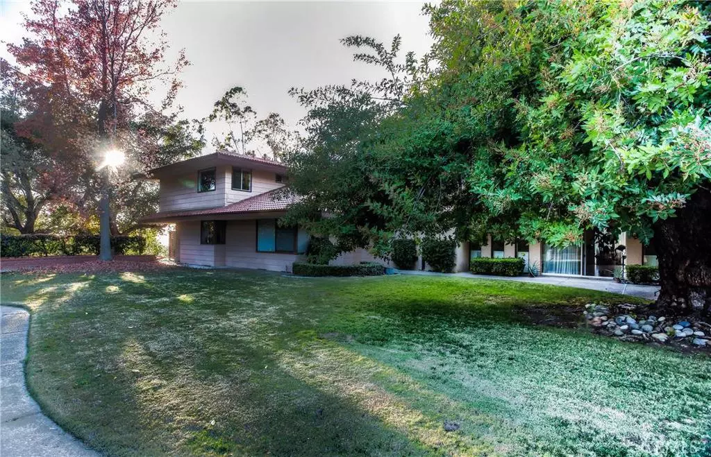 Bradbury, CA 91008,682 Deodar LN