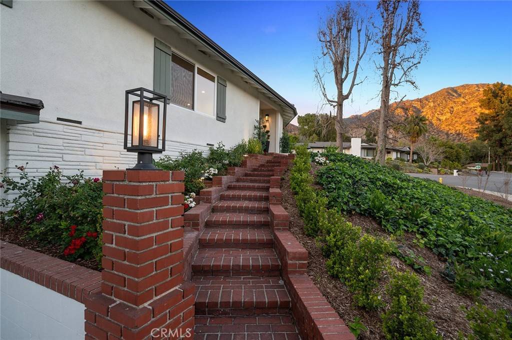 Arcadia, CA 91006,1985 Highland Oaks DR