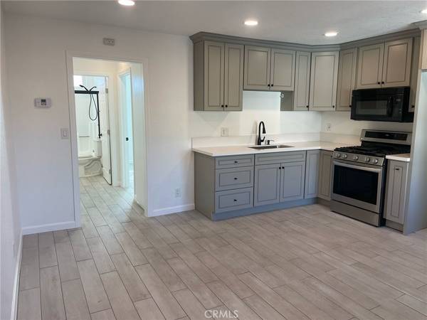 10037 Samoa AVE #11, Tujunga, CA 91042